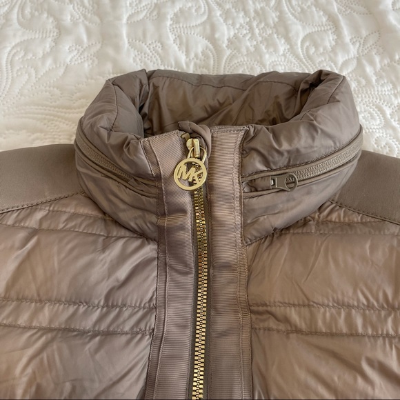 Michael Kors Beige Puffer Jacket Size Small - Picture 3 of 11